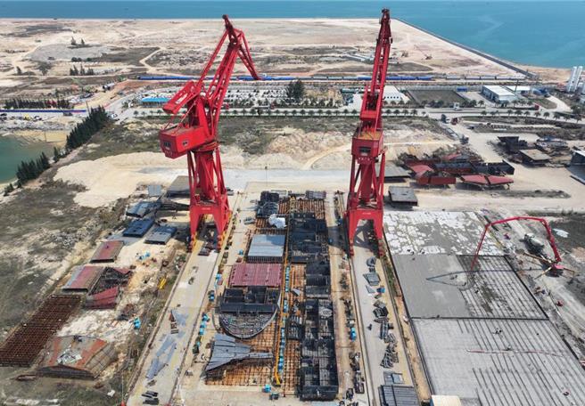 美國貿易代表辦公室（USTR）接連兩天舉行聽證會，討論是否向中國船隻徵收高達150萬美元港口停泊附加費。（摘自新華社）