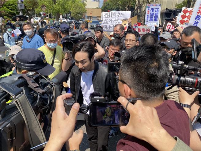 八炯。（李文正摄）