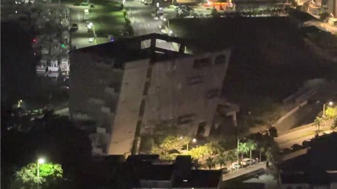 基隆市海科馆区域探索馆25日凌晨警铃大作，吵醒不少附近的居民，警消赶到现场检视，发现是火灾警报器遭人触动，怀疑是游民或醉汉所为。（翻摄照片／张志康基隆传真）