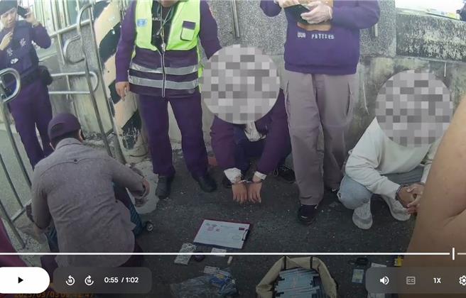 警方日前在水上乡查获面交车手李嫌及监控收水手耿嫌，成功拦阻800万元诈款。(警方提供／吕妍庭嘉义传真)