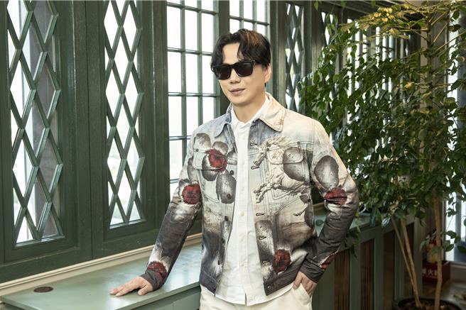 萧煌奇将在5月底于北流开唱，近期正忙备战演出。（华纳音乐提供）