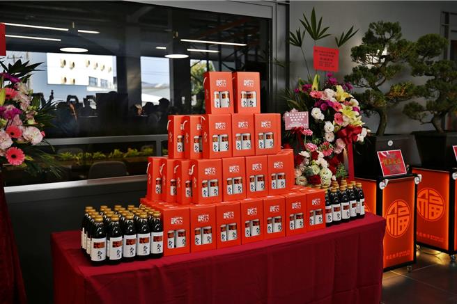 未來這款醬油將從日本原裝進口來台，再加上武雄二字，以「武雄丸大豆醬油」販售。（嘉義市政府提供／呂妍庭嘉義傳真）