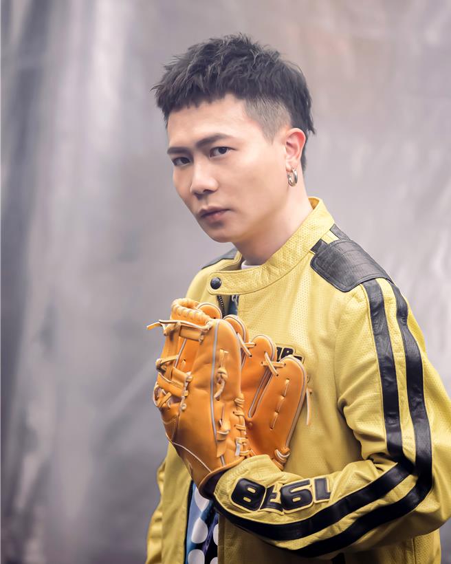 萧秉治为中信兄弟打造全新年度歌曲〈进化 B EVOLUTION〉。（相信音乐提供）