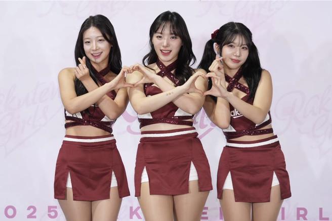 禹洙汉（左起）、河智媛、廉世彬组成乐天外援三本柱。（谢采恩摄）