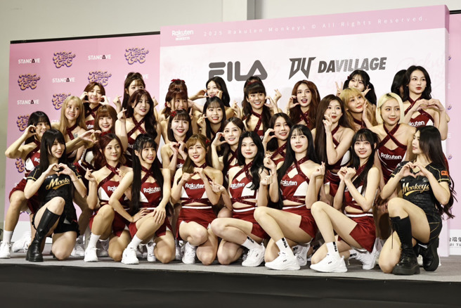 乐天女孩将在30日迎来重要的开幕战，所有成员积极备战练习应援，希望让球迷值回票价。（图／乐天球团提供）