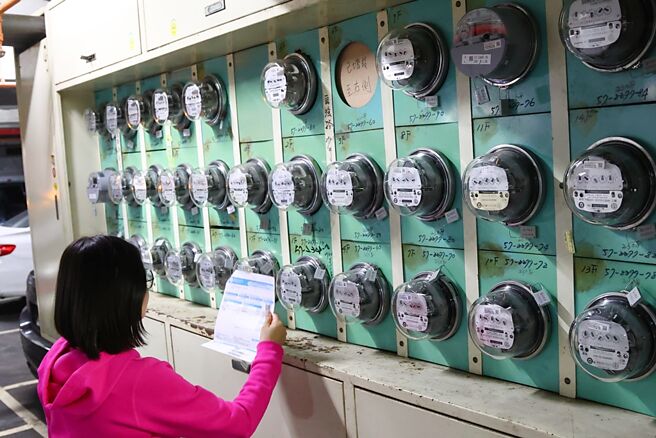 外传电价涨6％，经长郭智辉表示，内部会议没有讨论6％的方案，要由审议委员会决议。图／本报资料照片