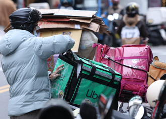 正妹點1386元日料！多1動作被外送員拿走 申訴沒用