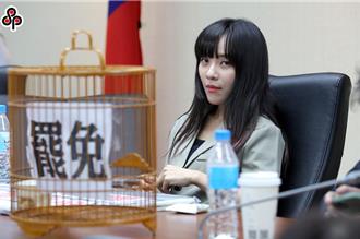 網路留言恐嚇立委黃捷「吃慶記」  男保全被判處拘役