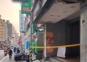 求爱失败萌杀机！埋伏饮料店猛刺女同事溅血自残 现场曝光