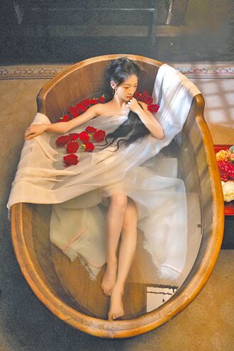 吳謹言復仇大快人心 網封乳腺俠