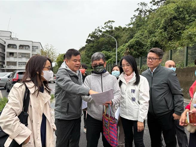 民进党立委陈莹、庄瑞雄本月18日办理会勘后建议释出县有土地，今天国产署邀集相关单位研商此案，有重要的新突破，台东县政府同意释出县有土地，纳入台东马偕兴建医护宿舍基地。（陈莹办公室提供／杨亚璇台北传真）