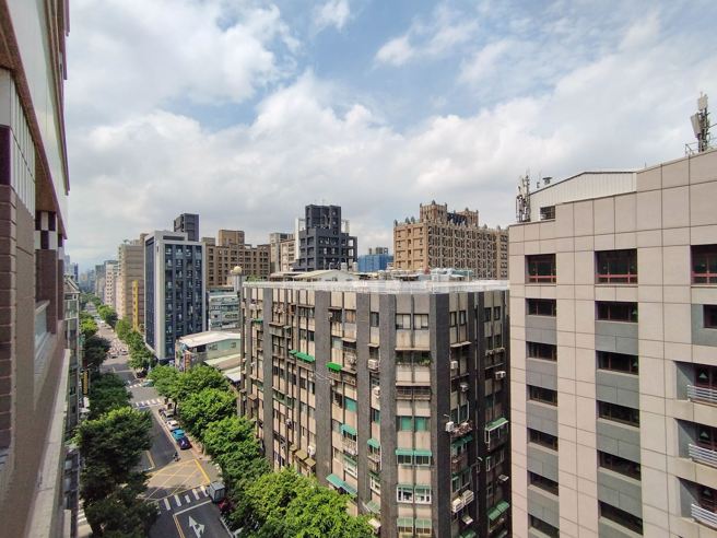 北市中山区因商业机能完整、交通便利，成为年轻与单身族群的购屋热点，低总价的小宅产品因而受到青睐，小宅交易占比高达51.3%。(房市示意图/永庆房产集团提供)