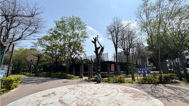 桃园市龙潭区人口达12.7万人，地方上缺乏国民运动中心，让许多居民感到疑惑与不解，国民党籍议员徐玉树盼将目前龙潭运动公园的篮球场及网球场辟建国民运动中心。（徐玉树提供／廖姮玥桃园传真）