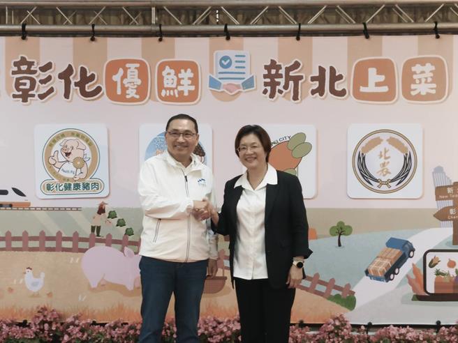新北市與彰化縣攜手推動「彰化優鮮、新北上菜」，展開3項全新的農業合作，新北市侯友宜透露自己喜歡豬、雞的原因。（葉靜美攝）
