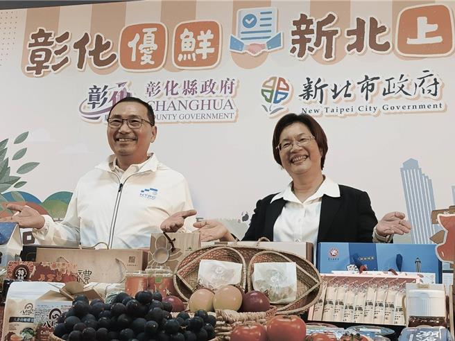 新北市與彰化縣攜手推動「彰化優鮮、新北上菜」，展開3項全新的農業合作，新北市侯友宜透露自己喜歡豬、雞的原因。（葉靜美攝）