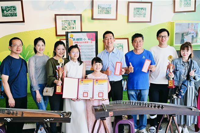 宜兰古筝培训重点学校武渊国小，学生欧可晴与顾予媜表现亮眼，分别于国小A组和B组独奏中勇夺全国特优第四名及全国优等佳绩。（武渊国小提供／吴佩蓉宜兰传真）