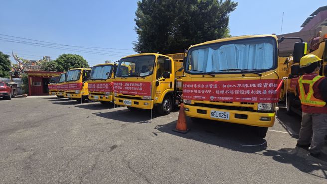 台中警一分局深入社区防诈，垃圾车担当「反诈放送台」。（翻摄画面）