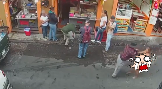 墨西哥近日發生有女子包包被搶走，於是她不顧眾人眼光，在大街上裸奔追搶匪。（圖／翻攝自X）