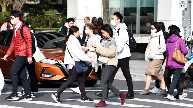 「低薪资」、「高房价」、「难结婚」、「不生育」等，皆是民眾关心且涉及「幸福感受」、迫切需要解决的议题。图／本报资料照片