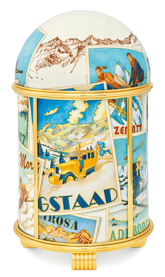 百達翡麗《珍稀工藝展》即將在4月中旬於日內瓦的自家沙龍登場，搶先釋出編號20191M-001掐絲琺瑯「滑雪往事」琺瑯座鐘，此圖為背面。（Patek Philippe提供）