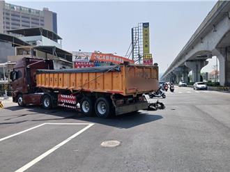 新北泰山大貨車違規左轉撞機車 騎士一度無呼吸心跳