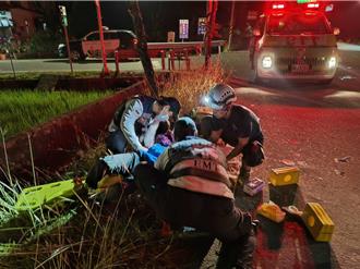 打火返隊勇消目光敏銳！察覺路邊民眾超慌張　即刻救援