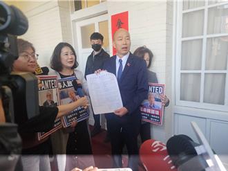 綠委再衝辦公室堵到韓國瑜  要求召集黨團協商