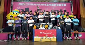 高中女子垒球决赛 8支球队4／1高雄凤山一决高下