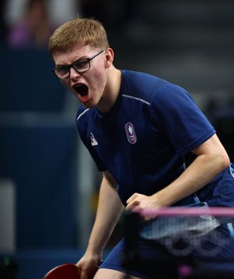桌球》法国「眼镜哥」被弟弟逆转后暴怒捶桌！结果惨了