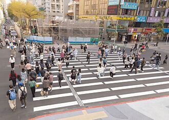 北捷中山站前 行人专用时相全天实施