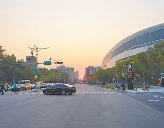 台北 搶拍懸日奇景 擾亂交通罰500