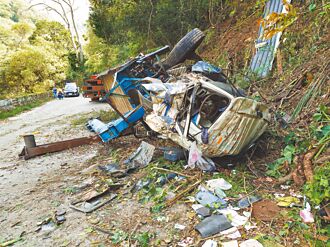 吊車翻落司馬庫斯邊坡 2死
