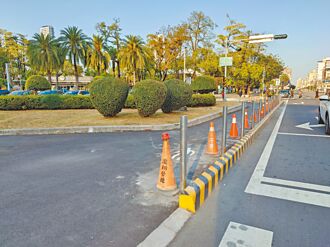 高雄 遊客遭撞重傷 肇事圓環增護欄