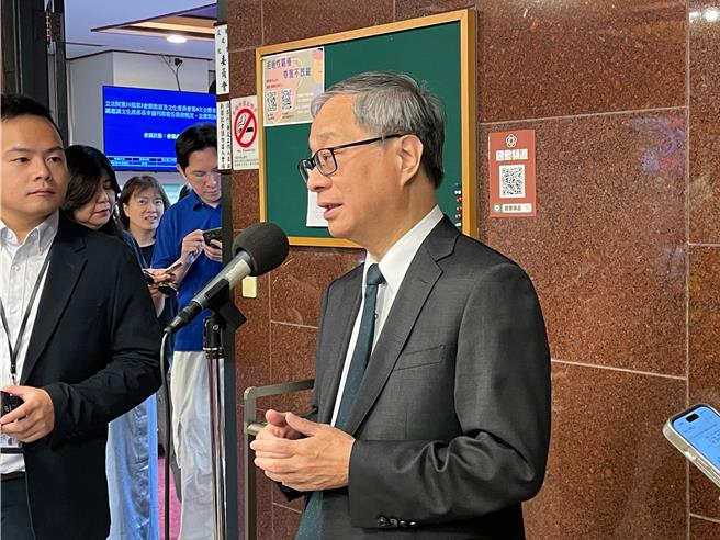 文化部长李远今（27）日赴立法院教文会备询，于会前接受媒体提问。（李侑珊摄）