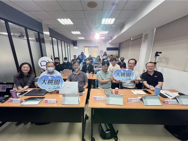 桃园环保局与中央携手推动产业减碳，先前已举办2场「产业联盟交流会」，最终场于27日登场。（姜霏摄）