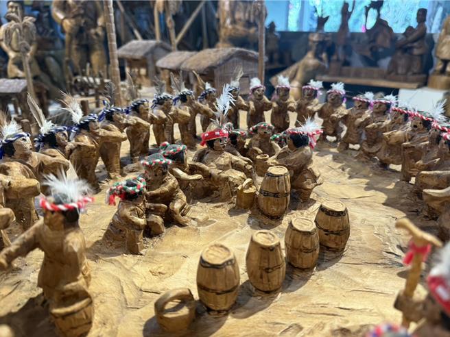 花莲县政府邀请在地原民木雕工艺师大师胡银禄，在4月20日至6月7日开办为期近1.5个月的研习班，传授原住民族精湛的木雕技巧。（花莲县政府提供／罗亦晽花莲传真）