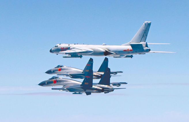 解放軍上午出動28架軍機突「聯合戰備警巡」。(新華社)