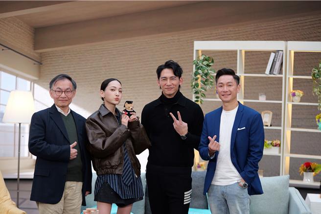 世新大学教授詹昭能（左起）、林映唯、温升豪、谢祖武担任观察员。（三立提供）