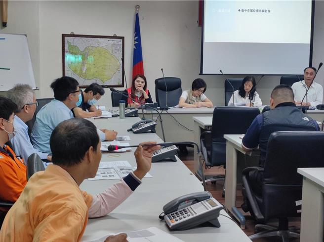 内政部国土署中区都市基础工程分署27日在雾峰区公所进行柳丰路第三期拓宽工程施工前说明会，预计投入近1.5亿元进行从雾工八路至台74线下方长约660公尺道路拓宽，预计5月动工。（张芬郁提供／潘虹恩台中传真）