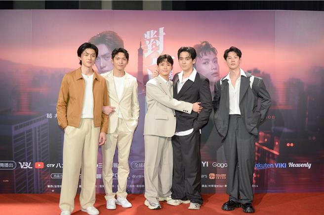 幸卓辉（左起）、林辉瑝、纪成澔、宝弟、夏和熙。（三立提供）