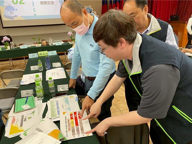 台電苗栗區營業處於27日與全台24區處合作，舉辦了以「台電健檢先行 企業節能好行」為主題的大用戶座談會。座談會聚焦於提升高壓用戶服務品質及宣導夜尖峰用電移轉等措施，並提供一對一專員服務。（台電苗栗區提供／呂麗甄苗栗傳真）