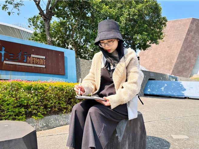 因小时候担任志工与十三行博物馆结缘，张媛茹长大后回到十三行博物馆担任导览员，推广在地文化回馈家乡。（图／十三行博物馆）