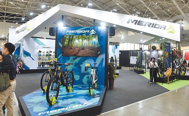 2025台北国际自行车展（TAIPEI CYCLE）26日盛大登场，国内外指标大厂展出新产品创造商机。图为美利达MERIDA摊位外观。图／顏谦隆