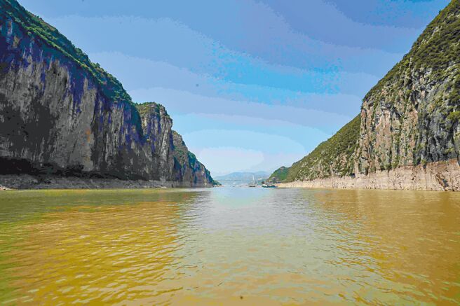 瞿塘峡别称夔峡，是三峡中最短的一段峡谷，以宏伟壮观着称。（林洛安摄）