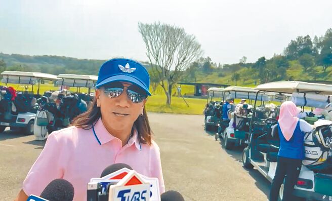 顏志琳26日出席高爾夫球公益活動，證實將救火高雄櫻花季演唱會。（池宗玲攝）