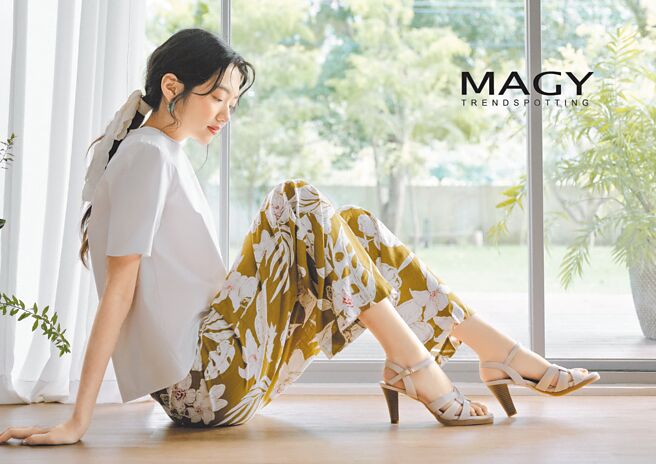 高雄大远百NEW STEP MAGY高跟凉鞋原价3980元，特价2680元。（远百提供）