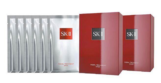 台南大远百SK-II面膜加大超值组，含青春敷面膜22片，价值1万930元、特价6966元。（远百提供）