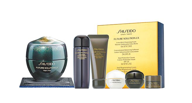 远百板桥中山资生堂国际柜极上御藏晚霜组，独家价1万1500元。（远百提供）