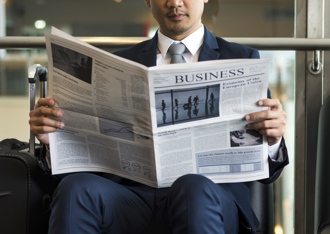 「AI全包」報紙問世全球首見 創刊號頭版離不開這號人物