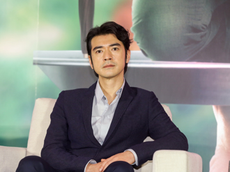 51歲金城武罕露面！代言陸無印良品宣傳照超帥